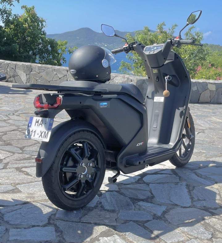 Scooter électrique à louer Les Saintes