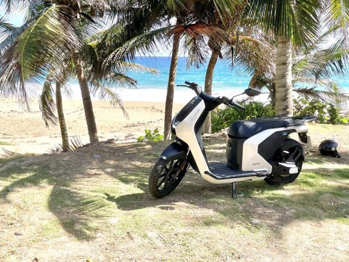 Scooter électrique à louer Les Saintes
