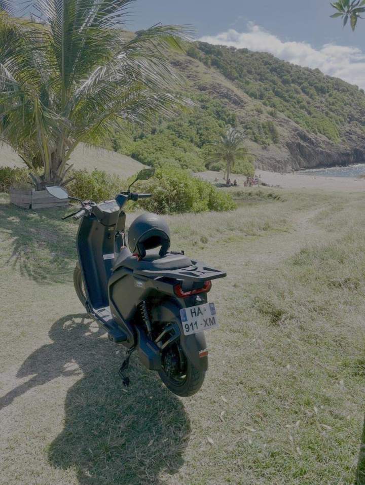 Scooter électrique à louer Les Saintes